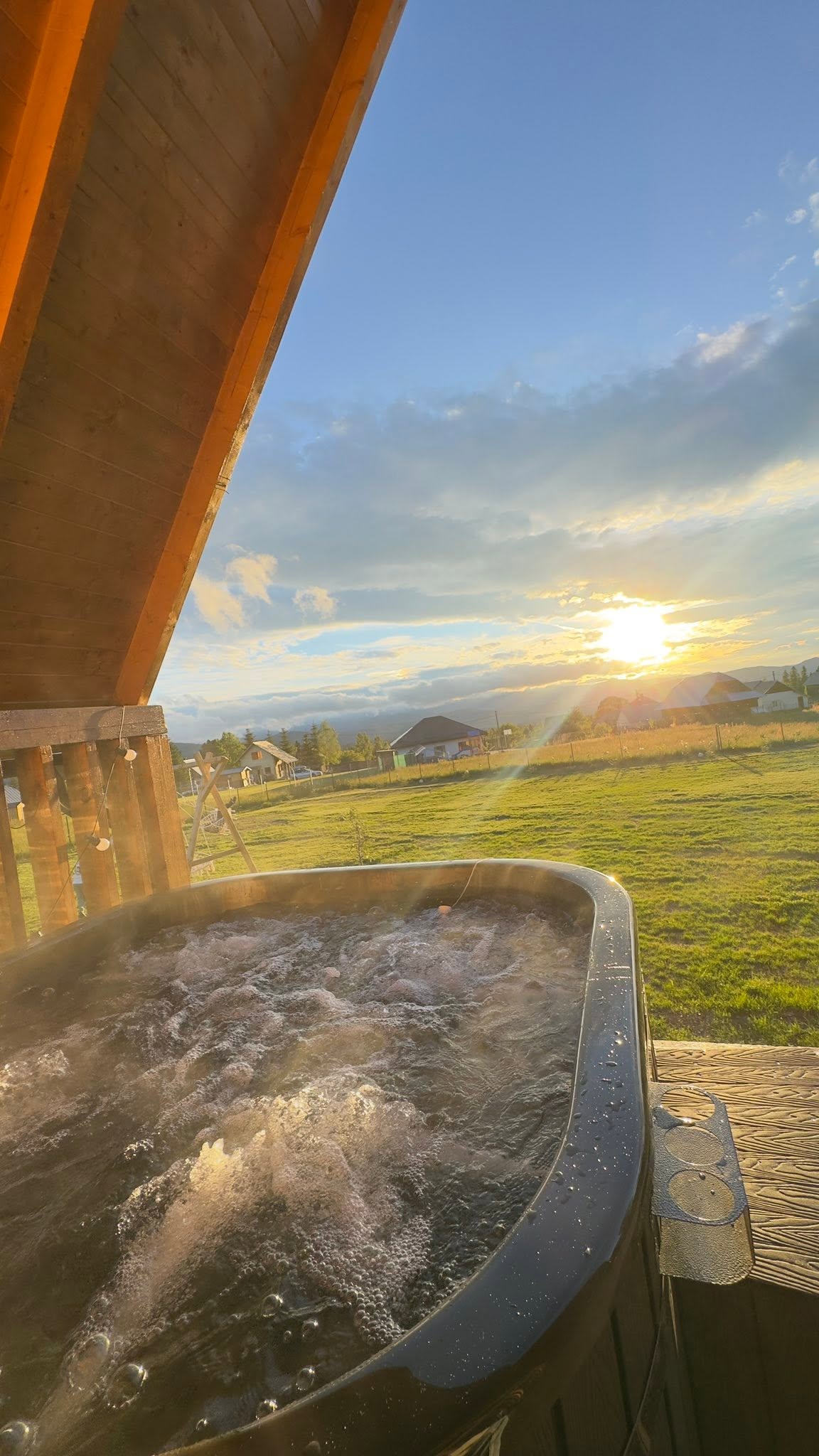 Jacuzzi exterior cu vedere spre apus